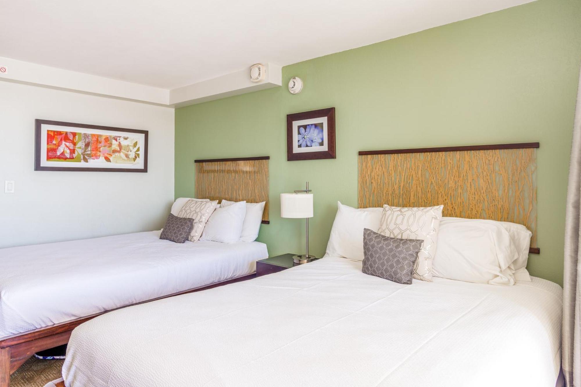 Island Colony Suites Хонолулу Стая снимка