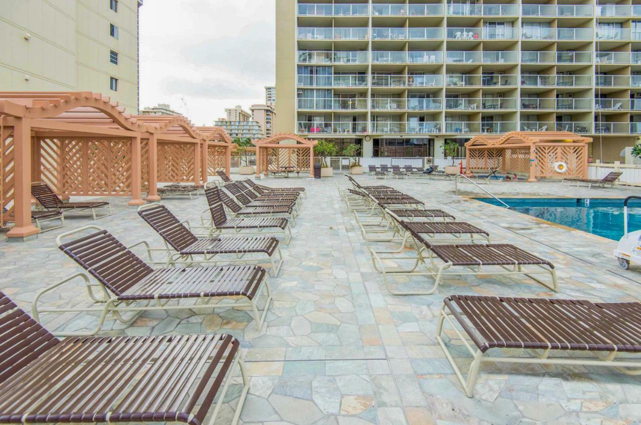Island Colony Suites Хонолулу Екстериор снимка